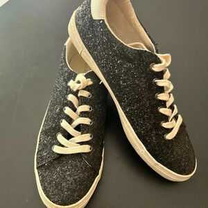 Old Navy black glitter casual sneakers size 8 preowned in good condition.